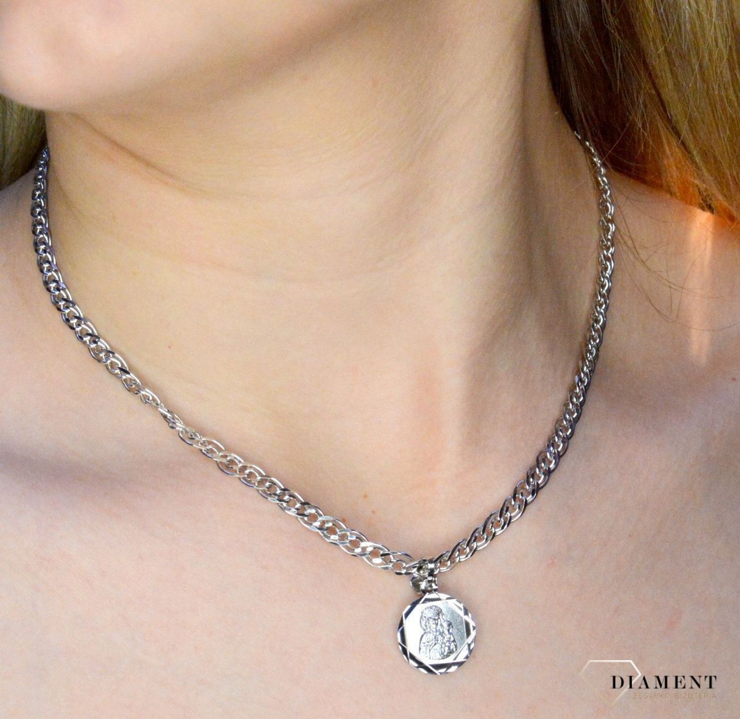 Srebrny Łańcuszek Mona Lisa rodowany DIA-LAN-759687R-80-925 5mm. Efektowny splot, który przez swoją uniwersalną strukturę jest idealną bazą do rozmaitych wisiorków oraz dodatków. W ofercie naszego sklepu dostępne są również in.jpg